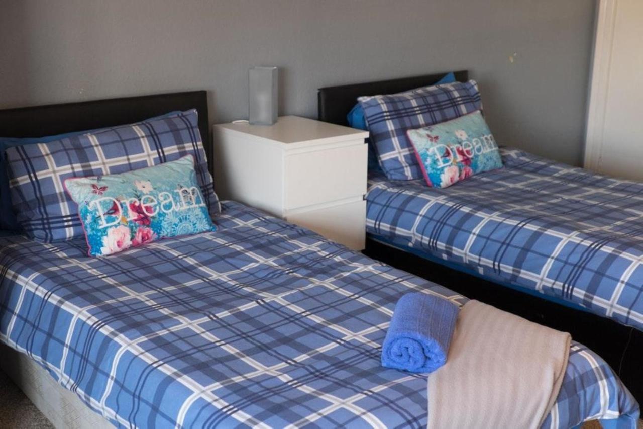Oyo The Bell Hotel Hoddesdon Buitenkant foto